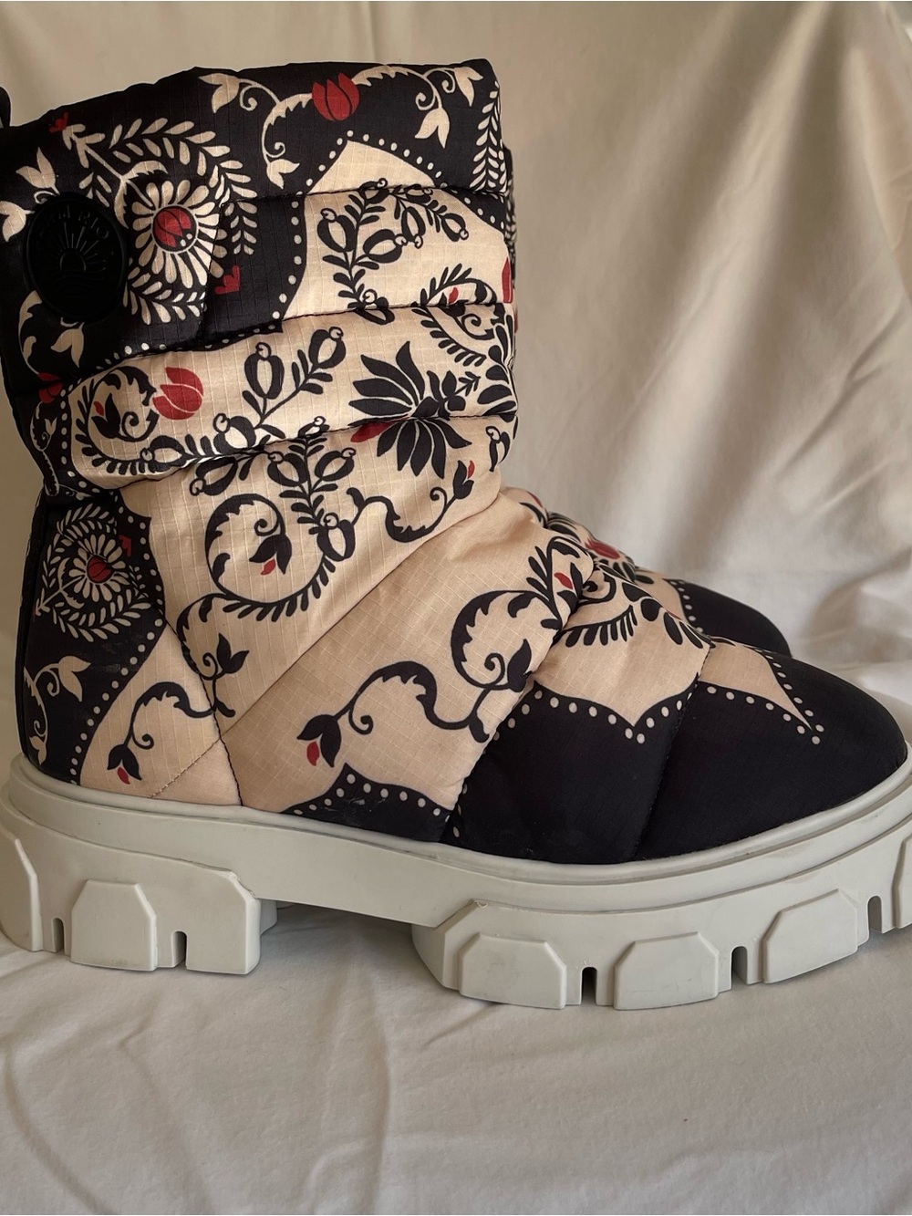 FARM Rio Women’s Passion Scarf Puffy Quilted Lug Sole Booties - US 10 / EUR 42